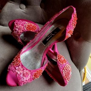 💥PRICE DROP💥Gorgeous pair of Nina's of New York hot pink
